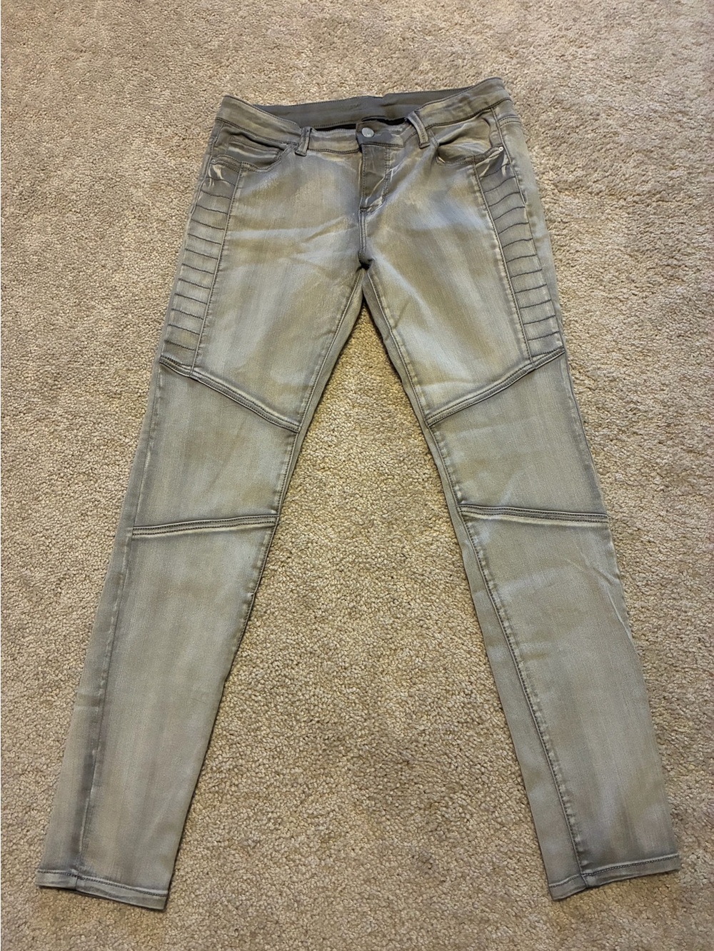 Moto Jeans - Olive Gray.
Soft, fun the fit is out of this world.